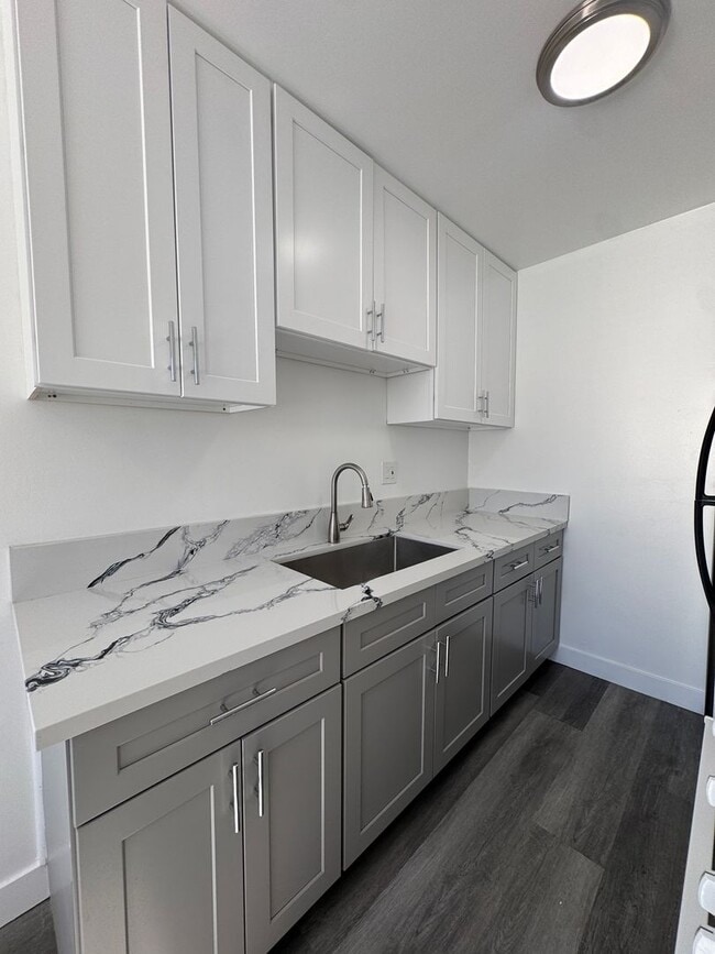 1205 Victoria Ave in Venice, CA - Building Photo - Interior Photo