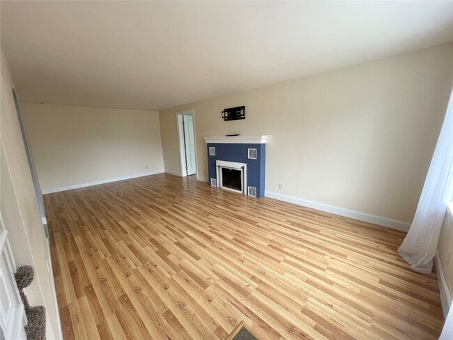 412 Lyndale Dr in Vestal, NY - Building Photo - Building Photo