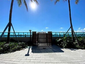 1500 Bay Rd, Unit 956S in Miami Beach, FL - Building Photo - Building Photo