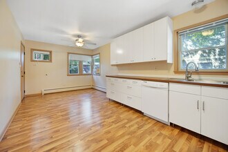 69 E Quincy St-Unit -2 in Riverside, IL - Building Photo - Building Photo