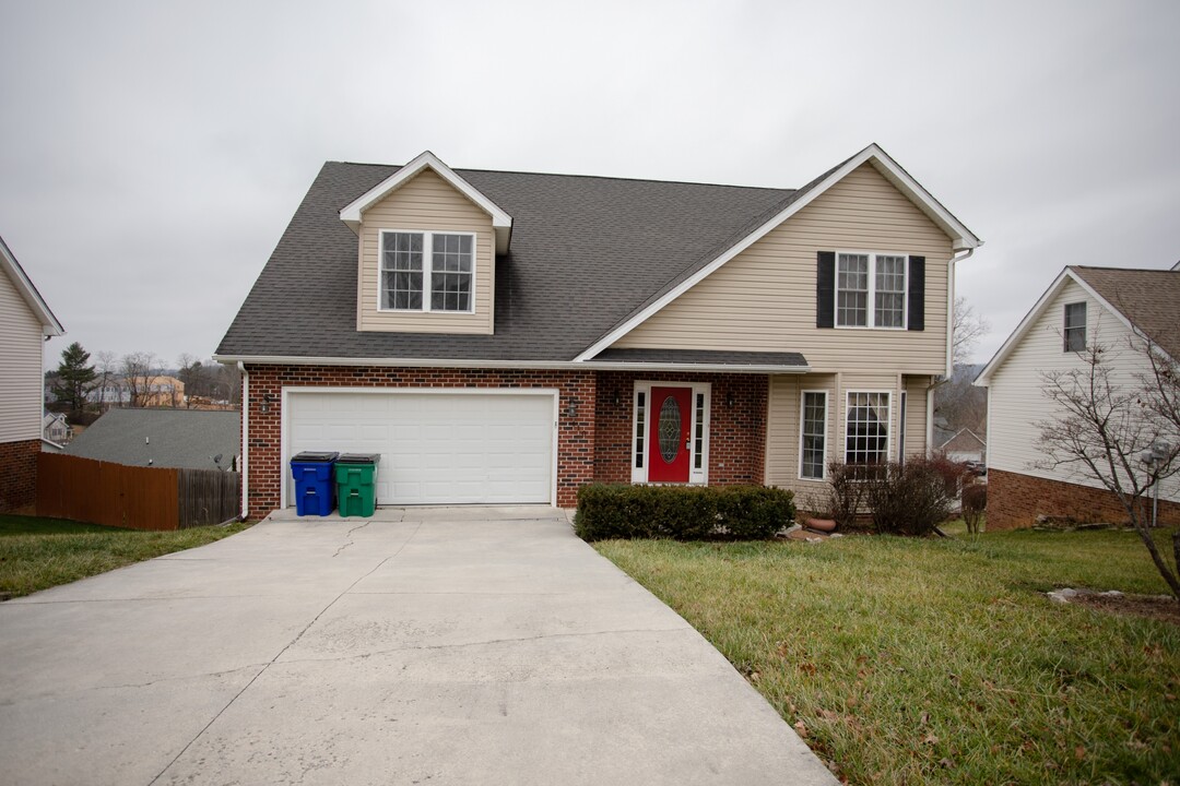 410 Red Maple Dr in Blacksburg, VA - Building Photo