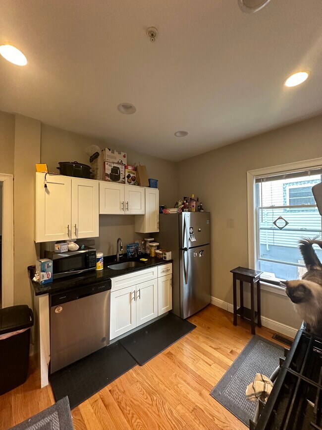 171 Walnut St, Unit 2 in Somerville, MA - Foto de edificio - Building Photo