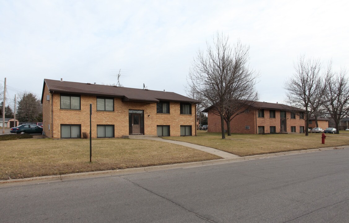 Bentonwood 4 Estates in St. Cloud, MN - Building Photo