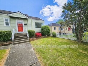 2133 E Highlands St in Bremerton, WA - Building Photo - Building Photo