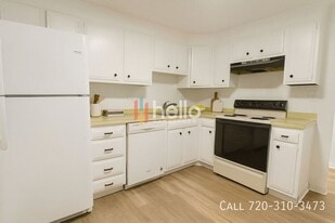 12121 W Nevada Dr in Lakewood, CO - Building Photo