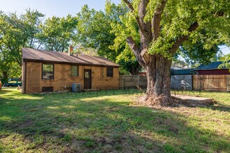1932 S Battin St in Wichita, KS - Building Photo - Building Photo
