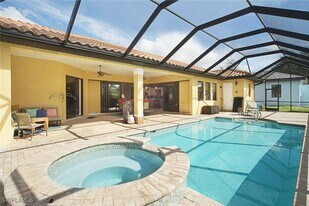 1502 SW 38th St in Cape Coral, FL - Building Photo