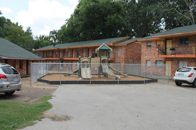 Casita Park in Nacogdoches, TX - Foto de edificio - Building Photo