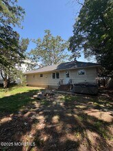 297 Cambourne Dr in Toms River, NJ - Foto de edificio - Building Photo