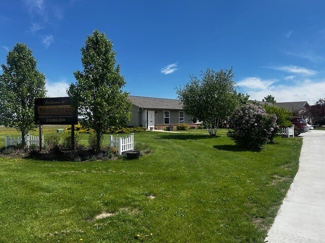 Madison Cottage of Rensselaer in Rensselaer, IN - Foto de edificio - Building Photo