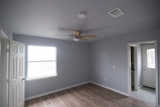 1200 Walnut Ave in Austin, TX - Building Photo - Building Photo