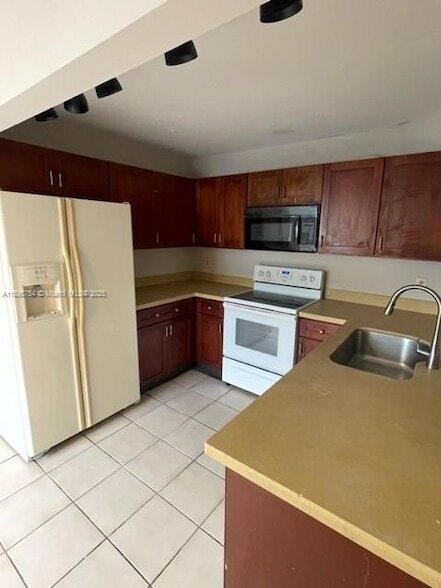 479 NE 210th Cir Terrace, Unit 10328 in Miami, FL - Building Photo - Building Photo