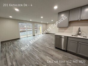 201 Kathleen Dr in New Brighton, PA - Building Photo - Building Photo
