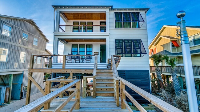 685 County Rd S-22-104 in Pawleys Island, SC - Building Photo - Building Photo