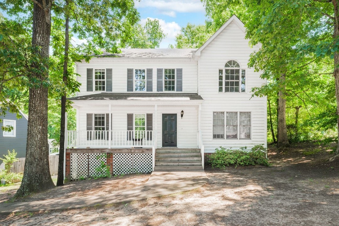 12303 Tollcross Rd in Midlothian, VA - Foto de edificio
