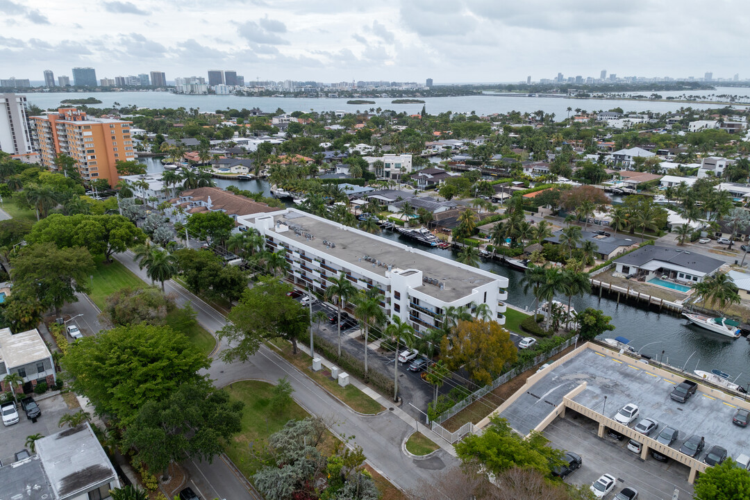 The Palms Condominiums in North Miami, FL - Foto de edificio