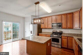 24667 Byrne Meadow Square in Aldie, VA - Building Photo - Building Photo