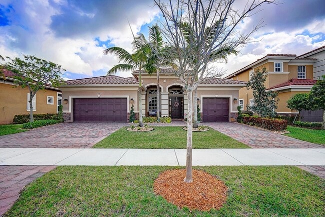 property at 8980 Lakeview Pl