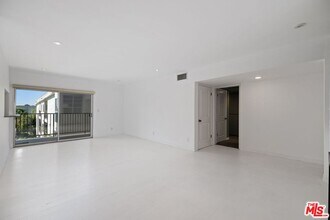 949 Kings Rd in West Hollywood, CA - Foto de edificio - Building Photo