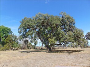 1092 Riverbend Dr in La Belle, FL - Building Photo - Building Photo