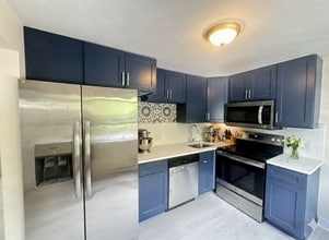 8A Mayberry Dr, Unit 3 in Westborough, MA - Building Photo - Building Photo
