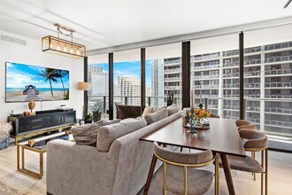 1000 Brickell Plz, Unit 2709 in Miami, FL - Building Photo - Building Photo