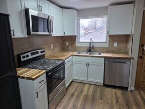 214 Lobban St in Warrensburg, MO - Building Photo - Building Photo