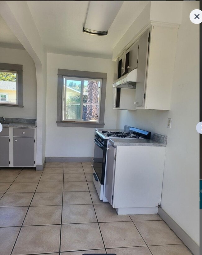 property at 207 N 5th St