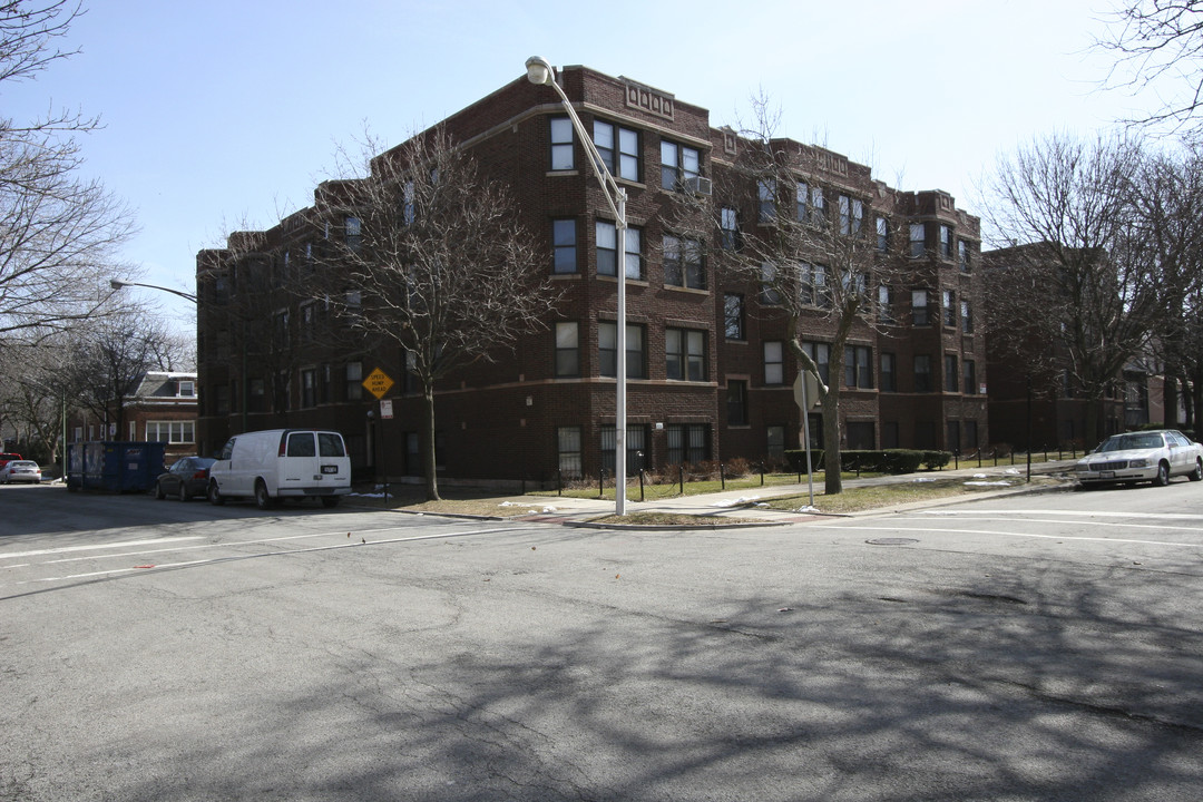 Merrill Court in Chicago, IL - Building Photo