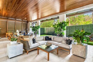 200 SE Mizner Blvd, Unit 104 in Boca Raton, FL - Building Photo