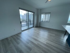 147 NW 32nd St, Unit B1 in Miami, FL - Foto de edificio - Building Photo