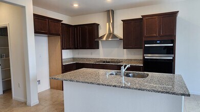 1565 Pinchot Dr in Manteca, CA - Building Photo - Building Photo