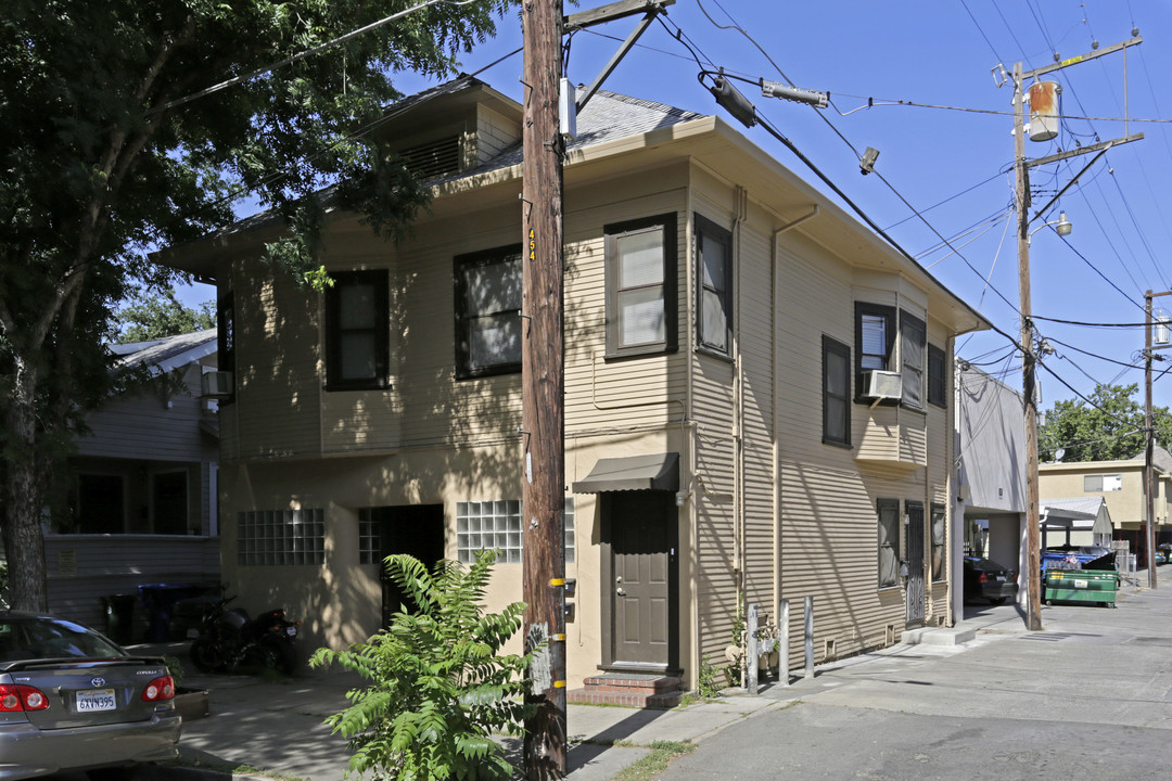 1616 25th St in Sacramento, CA - Building Photo