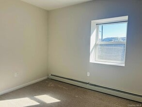 16 Schneider Ave, Unit 3 in Highland Falls, NY - Foto de edificio - Building Photo