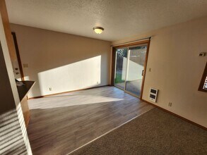 2858 NE Daggett Ln in Bend, OR - Building Photo - Building Photo