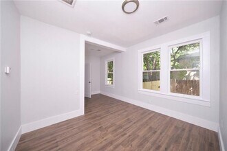 208 W 45th St in Austin, TX - Building Photo - Building Photo