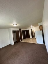 320 Oak Ave N in Thief River Falls, MN - Building Photo - Building Photo