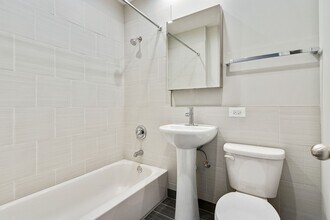 853 W Lill Ave, Unit B in Chicago, IL - Building Photo - Building Photo