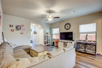 3916 Ford Dr in Heartland, TX - Foto de edificio - Building Photo