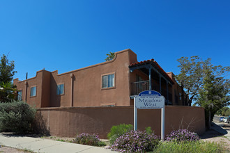 Meadow West Apartments in Tucson, AZ - Foto de edificio - Building Photo