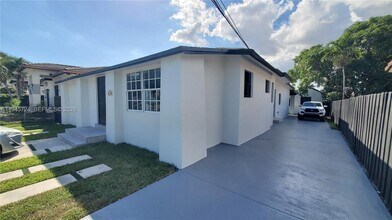 40 SW 34th Ave in Miami, FL - Foto de edificio - Building Photo