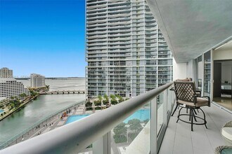 465 Brickell Ave, Unit 1905 in Miami, FL - Foto de edificio - Building Photo