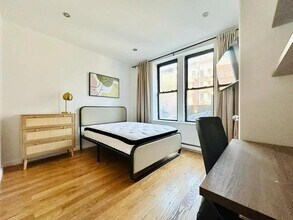 Furnished room/NOT APARTMENT in Brooklyn, NY - Foto de edificio - Building Photo