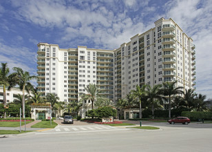 Turnberry Village NO Tower in Aventura, FL - Building Photo - Building Photo