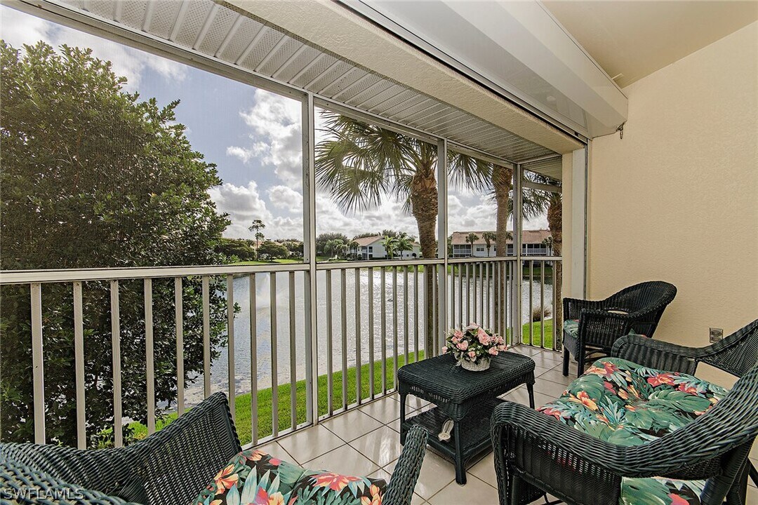4910 Deerfield Way in Naples, FL - Building Photo