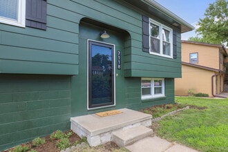 7118 S 33rd St in Bellevue, NE - Building Photo - Building Photo