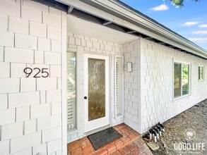925 Moody Dr in Escondido, CA - Building Photo - Building Photo