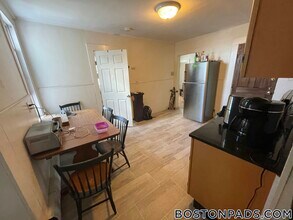 53 W Seventh St, Unit 2 in Boston, MA - Foto de edificio - Building Photo