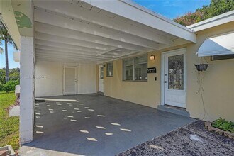 2833 SW 5th St in Fort Lauderdale, FL - Building Photo - Building Photo