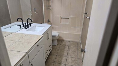 3804 Charolais Dr-Unit -D in Killeen, TX - Foto de edificio - Building Photo